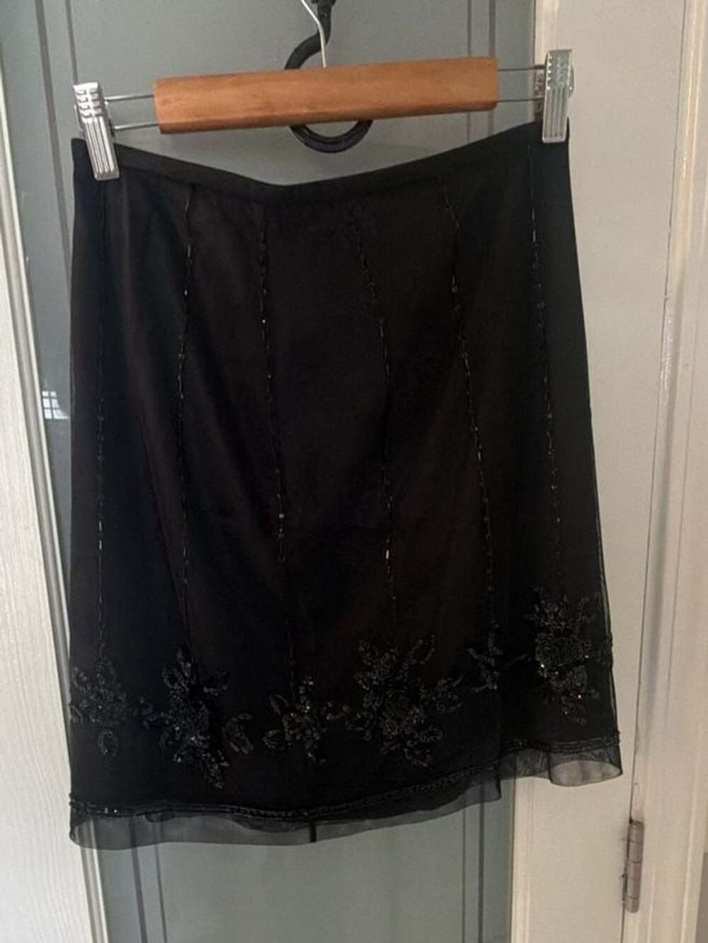 Ann Taylor Beaded Skirt Size 6 Black Sequins Mesh Overlay